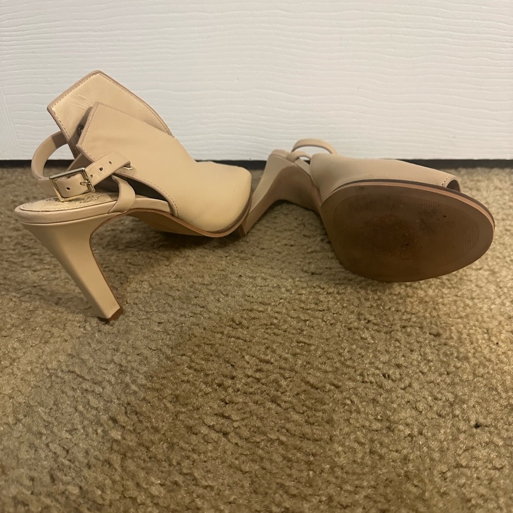 Vince Camuto peep toe sling back heels. - Picture 3 of 3